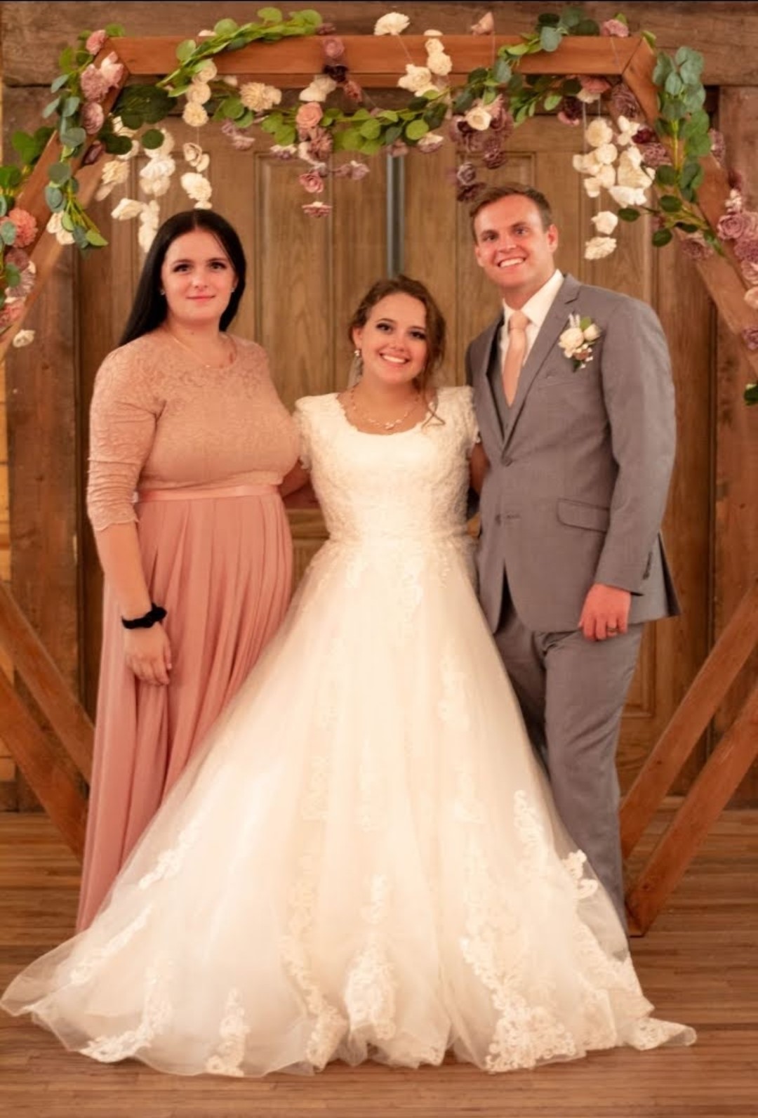 hexagonal Nyberg wedding archway