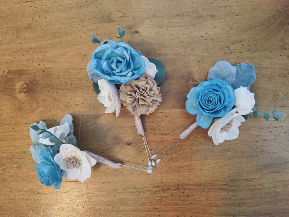 blue groomsmen boutonierres